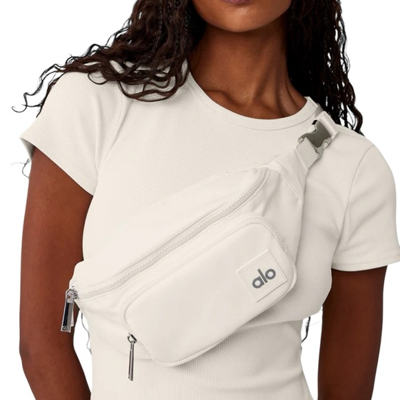 ALO Yoga Handbags - ALO Yoga Unisex Explorer Fanny Pack in Ivory